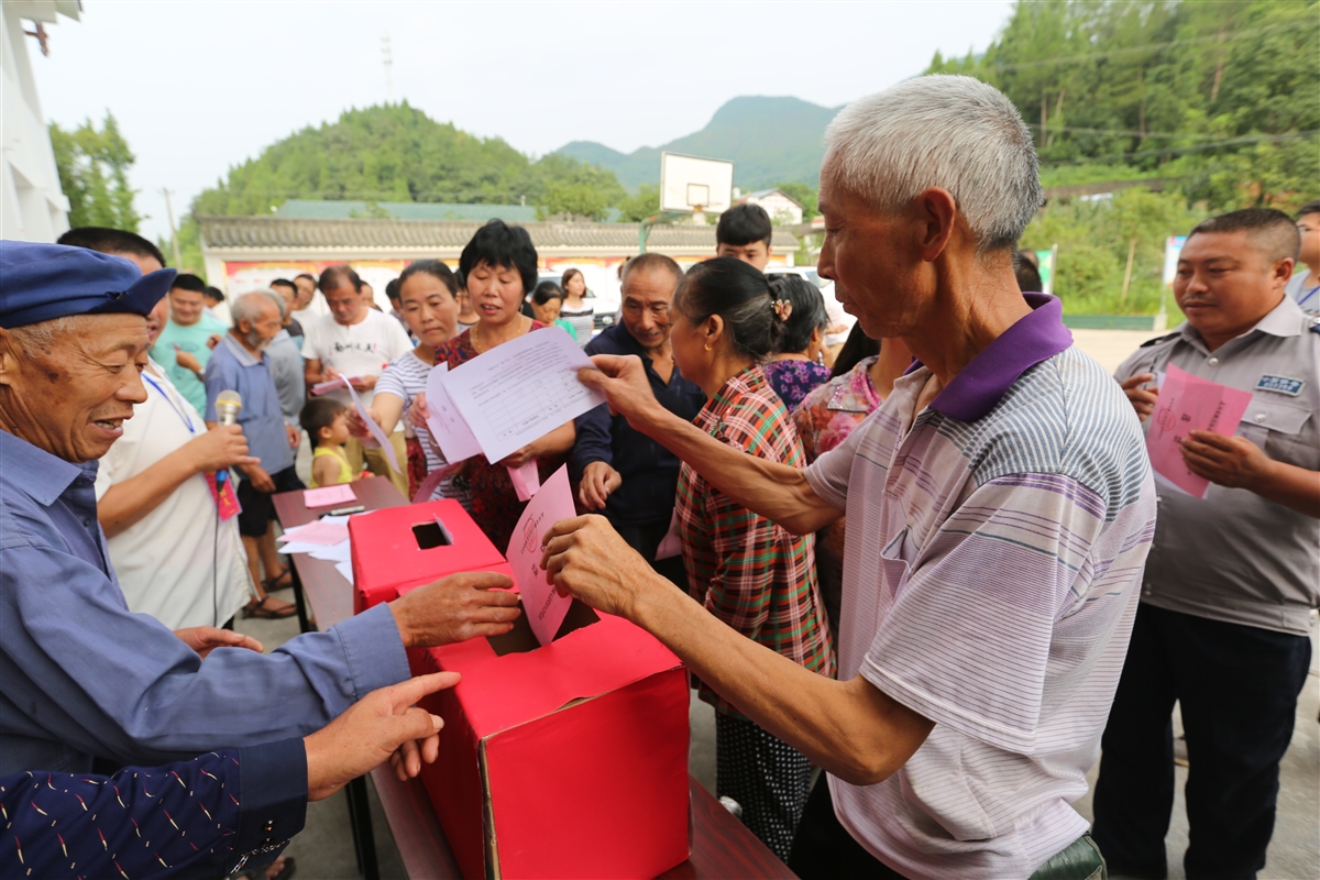 县乡镇人大代表换届20余万选民投票