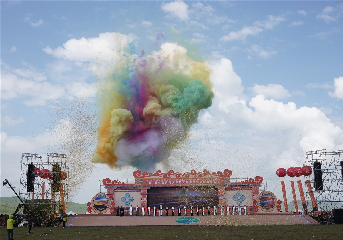 若尔盖县盛夏“雅敦节”开幕 最美草原等你来！