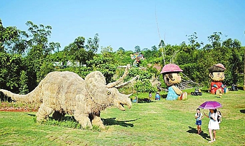 自贡市沿滩10万斤稻草华丽“变身”