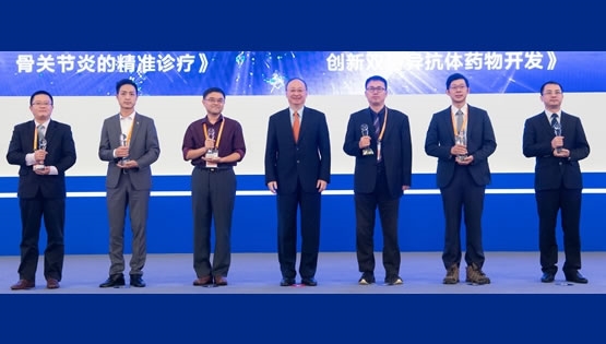 尹力为第五届“海科杯”全球华侨华人创新创业大赛获奖者颁奖