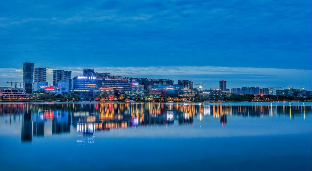 兴隆湖夜景（辜良蓉）