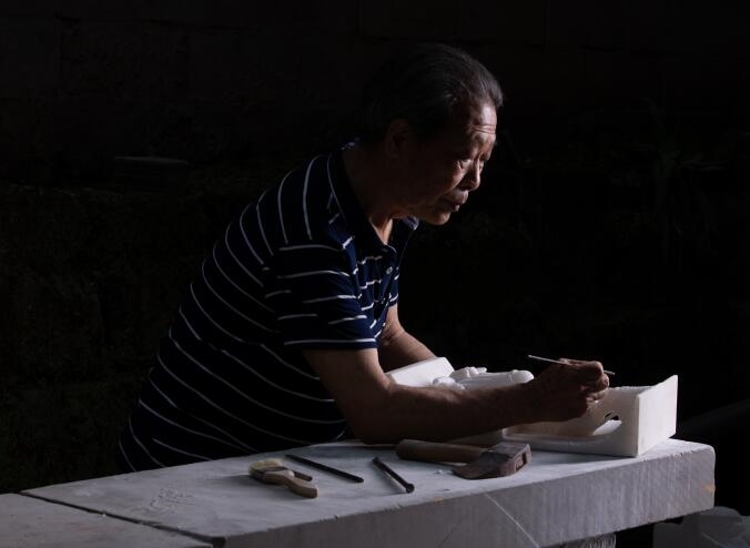 七旬老人把石头玩出名堂 成资阳唯一国家级非遗“掌门人”
