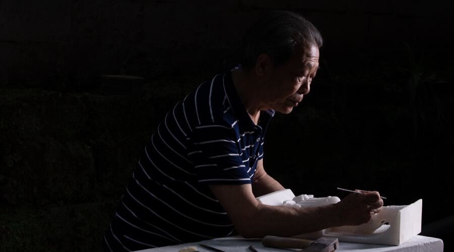 了不起!这位七旬老人把石头玩出名堂 成了资阳唯一国家级非遗“掌门人”
